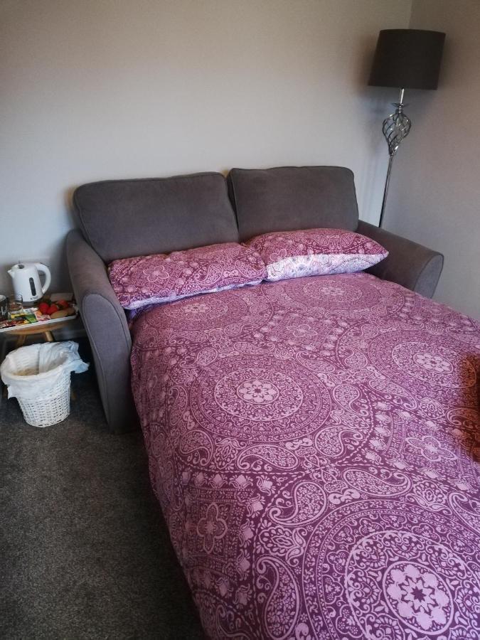 Little Cosy Cwtsh Hotel Pontyclun Buitenkant foto