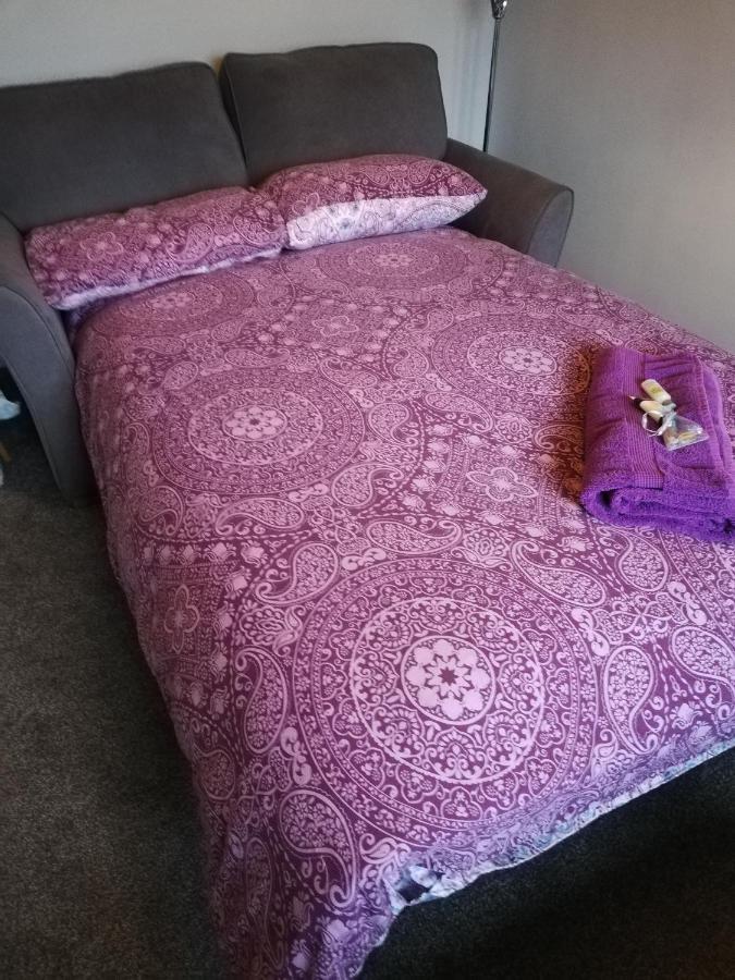Little Cosy Cwtsh Hotel Pontyclun Buitenkant foto